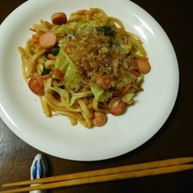 台風の進路が気になりながら・・・お昼は、和風焼きうどん＾０＾