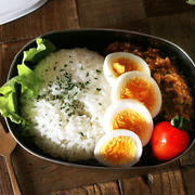 カレールーで簡単!!夏野菜たっぷりドライカレー弁当