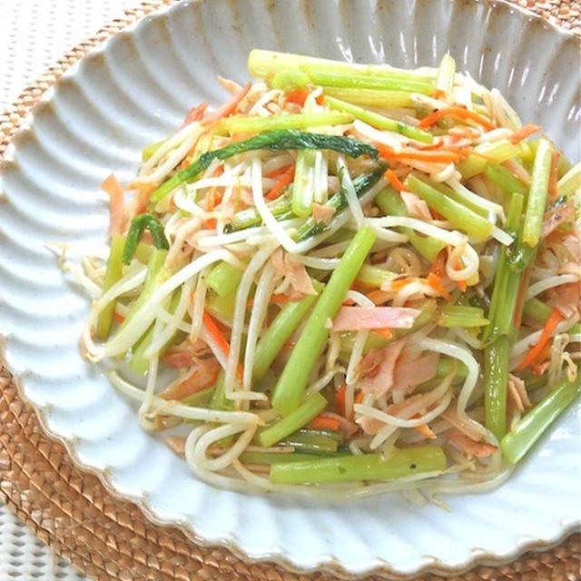 簡単＆節約、野菜もりもり！もやしと青菜とハムのスパイス炒め。