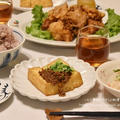 鶏のからあげの晩ごはんと新玉ねぎとかにかまの中華風サラダレシピ