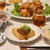 鶏のからあげの晩ごはんと新玉ねぎとかにかまの中華風サラダレシピ