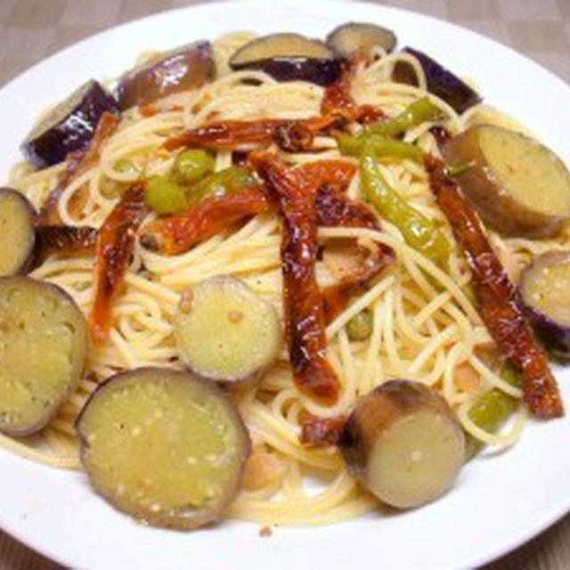 ドライトマトと青唐辛子と茄子のパスタ