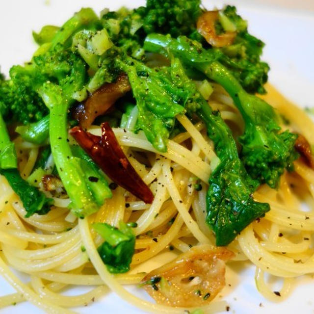 菜の花とアンチョビのペペロンチーノ（春パスタ）　Spring Pasta aglio olio e peperoncino with Nanohana