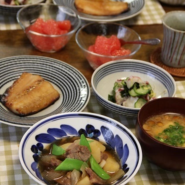 塩豚の肉じゃが　と　魚の味噌漬け。晩ごはん。