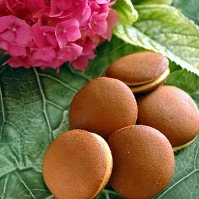 マカロンサイズのどらやき　DORAYAKI