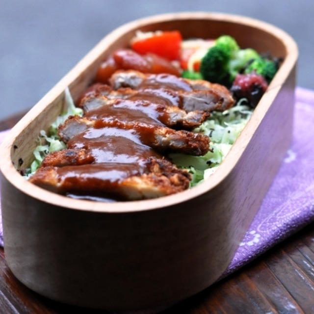 デミグラスカツ丼弁当。
