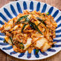 休日前に食べて欲しい豚ニラキムチ炒め&中身が見えないけど「旨いのり弁」