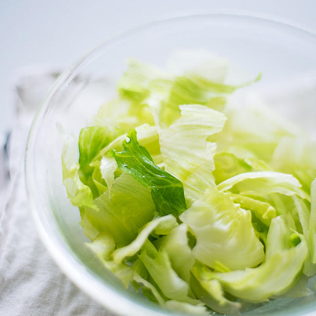 食べきれないレタスはちぎってオリーブオイルで和える作り置きがおすすめ