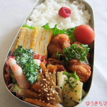 中学生のお弁当（4/15分）*302*定番おかずでホッとするお弁当？(^∇^)唐揚げ♪ほか…/ドカーンと寝坊