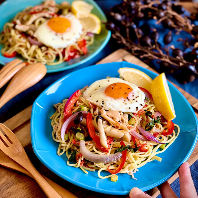 脱マンネリお昼ご飯に♪味付け１つで簡単！エスニック焼きそば﻿【カニカマのエスニック焼きそば﻿】