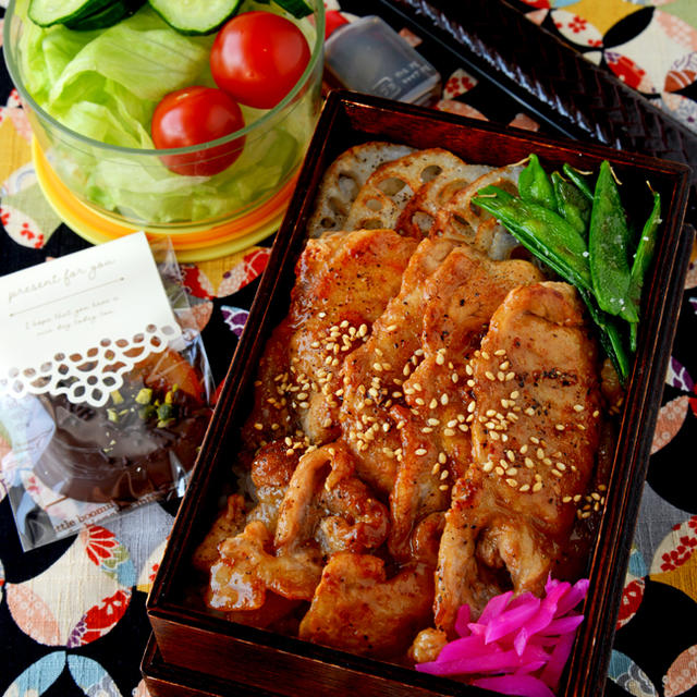 【今日のおべんと】豚のしょうが焼き丼弁当＋サラダ
