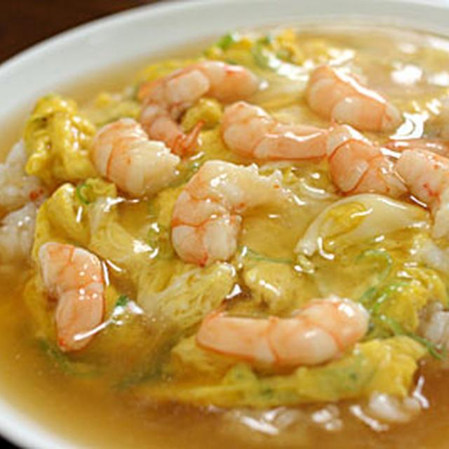 玉子たっぷりが嬉しい「海老天津飯」