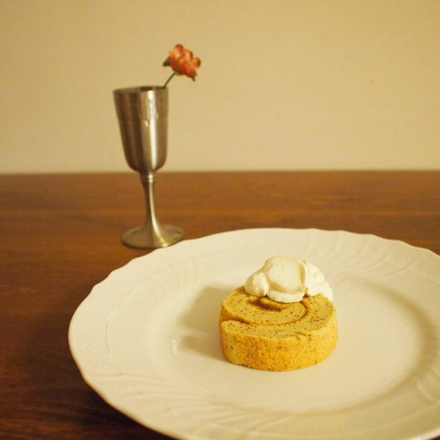 昨日に引き続き☆ほうじ茶とマロンのロールケーキ