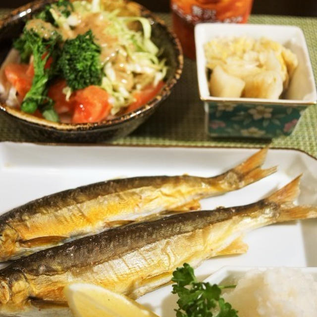 ■簡単晩ご飯【鮎の塩焼き】レモンをギューっと絞りかけて戴きました＾＾