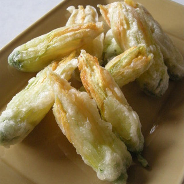 Fiori di zucca fritti かぼちゃの花のフリット