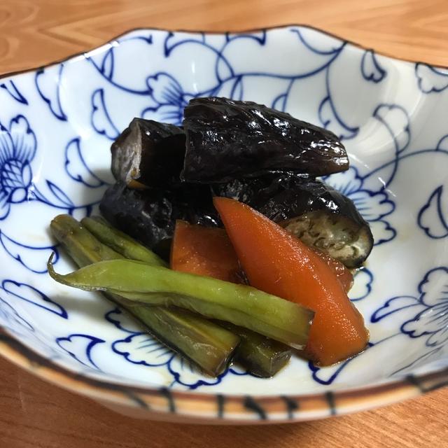 茄子と人参とインゲンの煮物