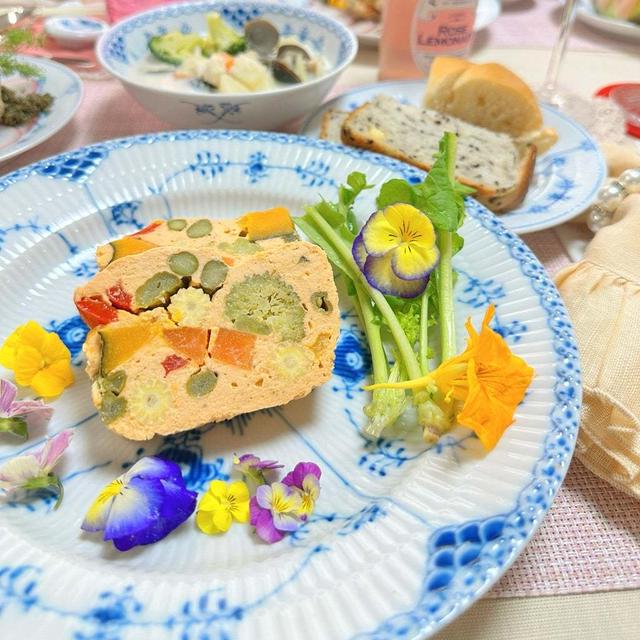 野菜畑のサーモンテリーヌを綺麗に美味しくいただきます