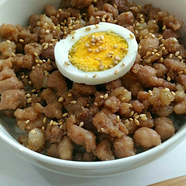《レシピ有》ノンオイル♪みんな大好き☆簡単肉そぼろ丼、生後2か月よだれ、食事の記録8/12。