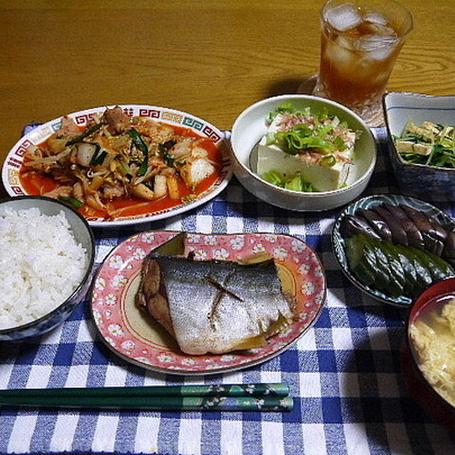 【夕食】つばすの煮付け・豚キムチ・水菜と揚げのおひたし…