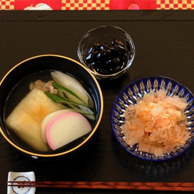 お雑煮、黒ゴママフィン、ベリーのベーグル