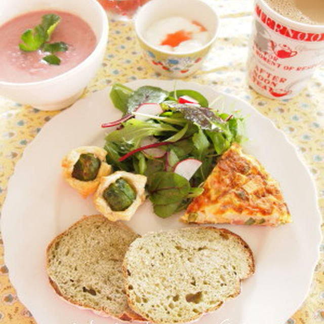 桜の抹茶カンパーニュと春色の食材　de　ワンプレート朝食。。。