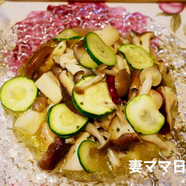 きのことズッキーニのガーリック炒め♪Stir-fried Mushroom & Zucchini