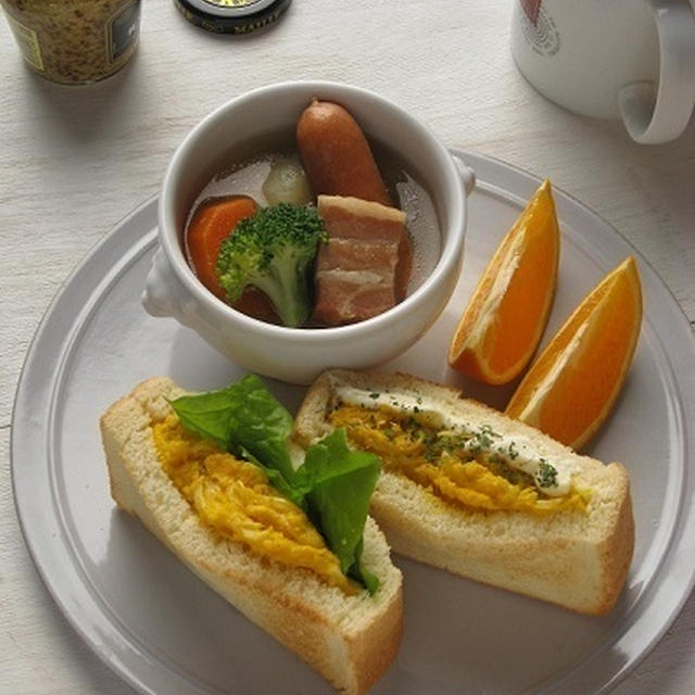 かぼちゃサラダとクリームチーズのポケットサンドと、ポトフの朝食♪