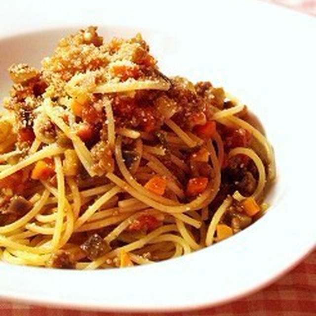 茄子とひき肉のトマトソースパスタ