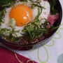 山かけマグロ丼・黄身を崩すと・・・。