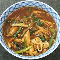具だくさん、熱々の鶏カレーうどん
