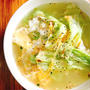キャベツと卵を炒めてインスタントラーメンにのっけた