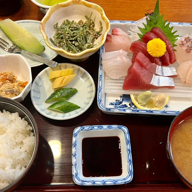 メリークリスマス　夕食は天丼や刺身　