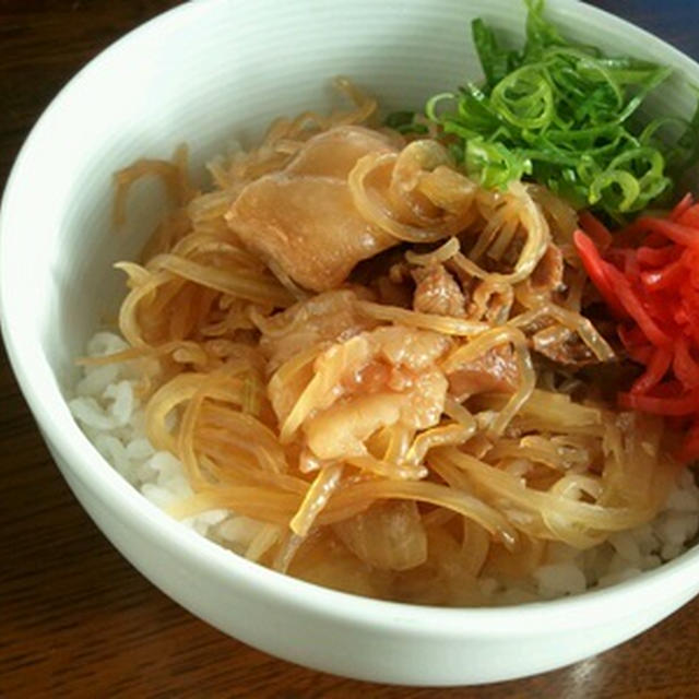 すじ肉ぶっかけ丼