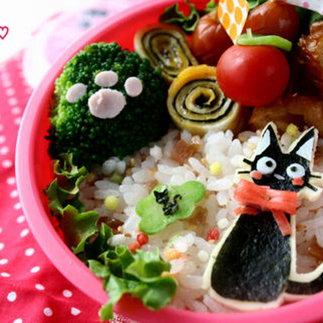 ハロウィン弁当しーずん４　魔女の宅急便ジジ弁当　と　囲まれました。