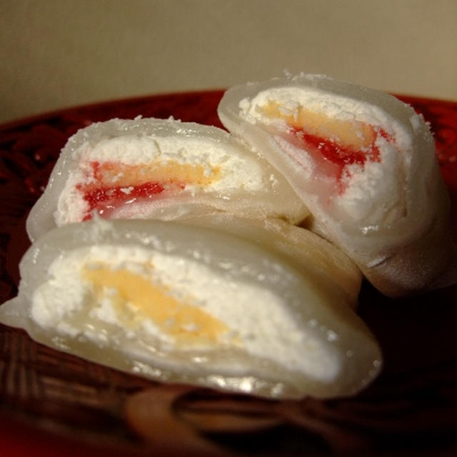 おもちで巻いたケーキ（あまおう）
