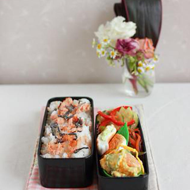 6月13日の夫のお弁当とレシピ「加賀太きゅうりとパプリカの醤油麹和え」♪
