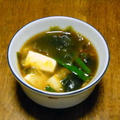 豆腐とわかめのピリ辛スープ