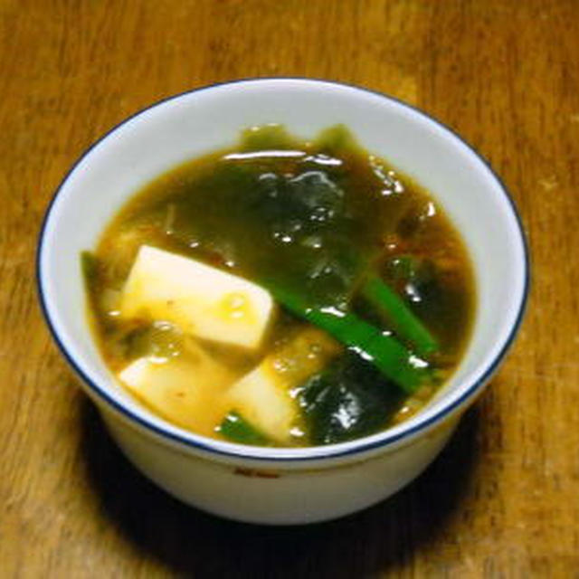 豆腐とわかめのピリ辛スープ
