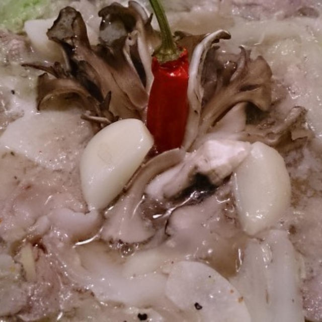 野郎飯流・ニンニクと生姜が効いた麦味噌仕立ての白菜と豚肉の鍋