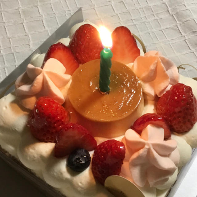 話題のシャトレーゼで誕生日ケーキ