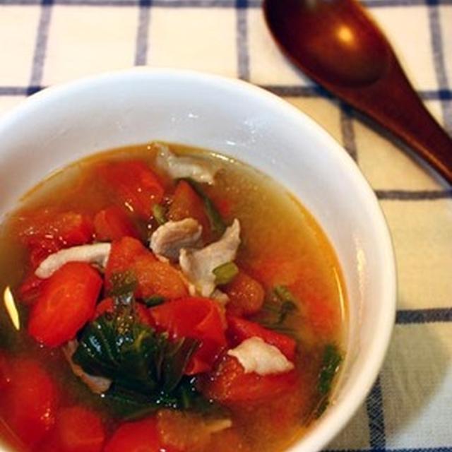 「セロリと金時ニンジンのお味噌汁＊エスニック風」コク旨っ♪
