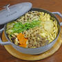 キノコと根菜たっぷり！旨み際立つ 牛肉の和風カレー鍋焼きうどん