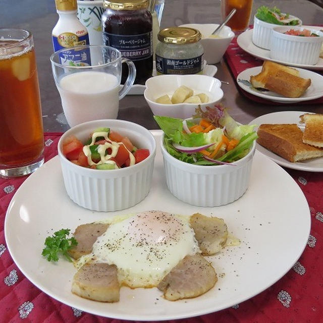 モモハムエッグとダブルサラダ