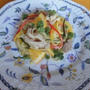 オレンジジュースとオレンジのパスタ