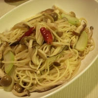 大きなにんにくときのこでパスタ。