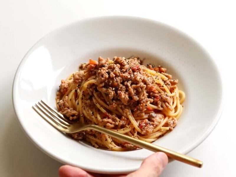 【10分で絶品】豚ひき肉とマッシュルームのパスタのレシピ/作り方