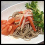 カニカマでサラダ蕎麦〜♪