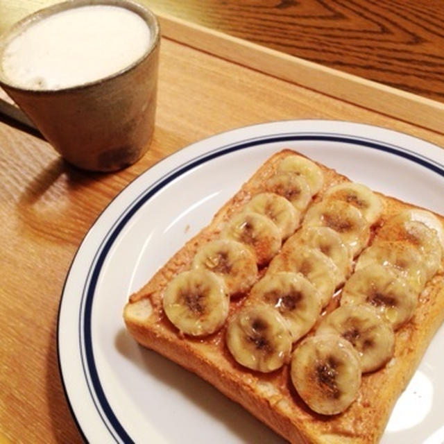 ピーナツバターバナナトーストで朝ご飯♡