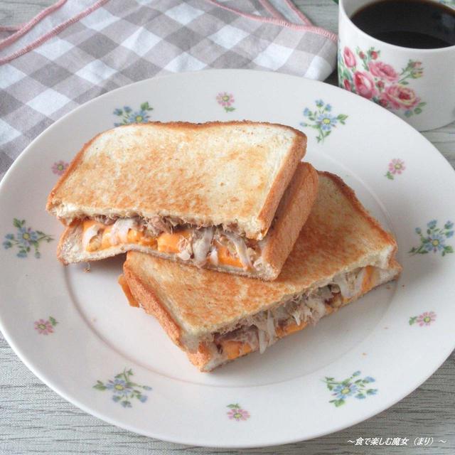 追求した組み合わせ♪フライパンで作る。極上ホットサンド「ツナくるみチーズホットサンド」