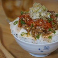 朝からガッツリ！『キムチ納豆ねぎ塩丼』マスク生活だからOK！